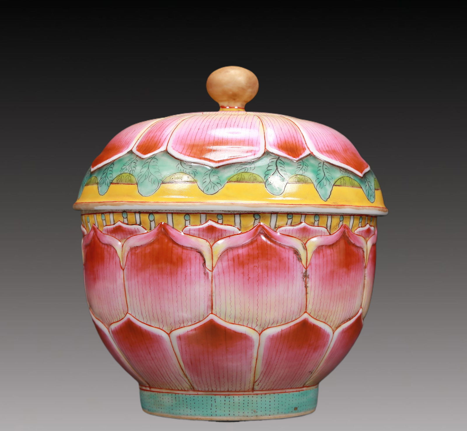 A Fine Famille-Rose Lotus Pattern Pot (1 of 7)