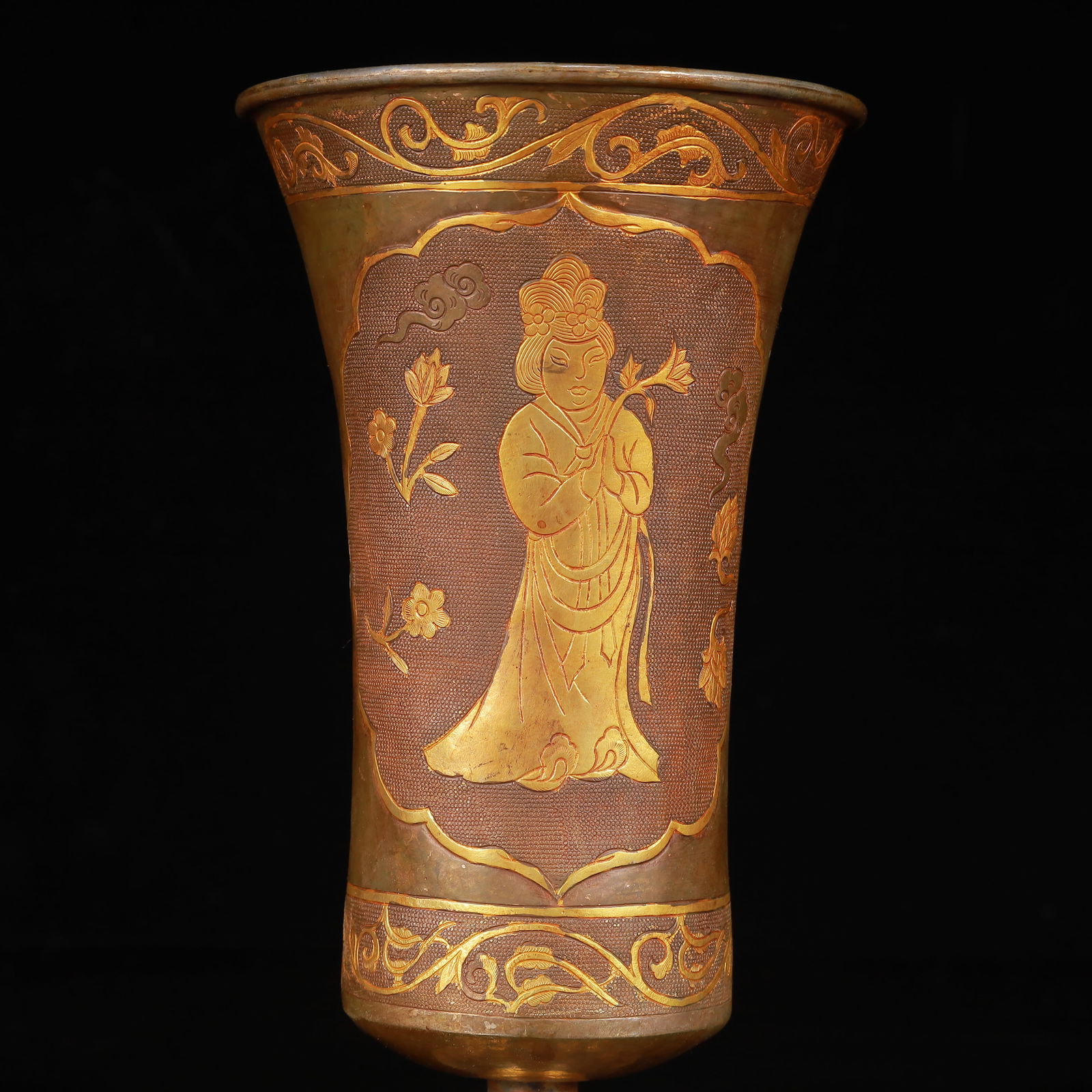 An Exquisite Gilt Silver Figure Pattern Cup - 2