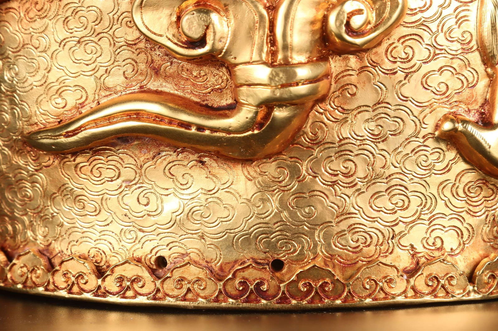 An Exquisite Gilt Bronze Auspicious Cloud and Dragon Pattern Hat - 5