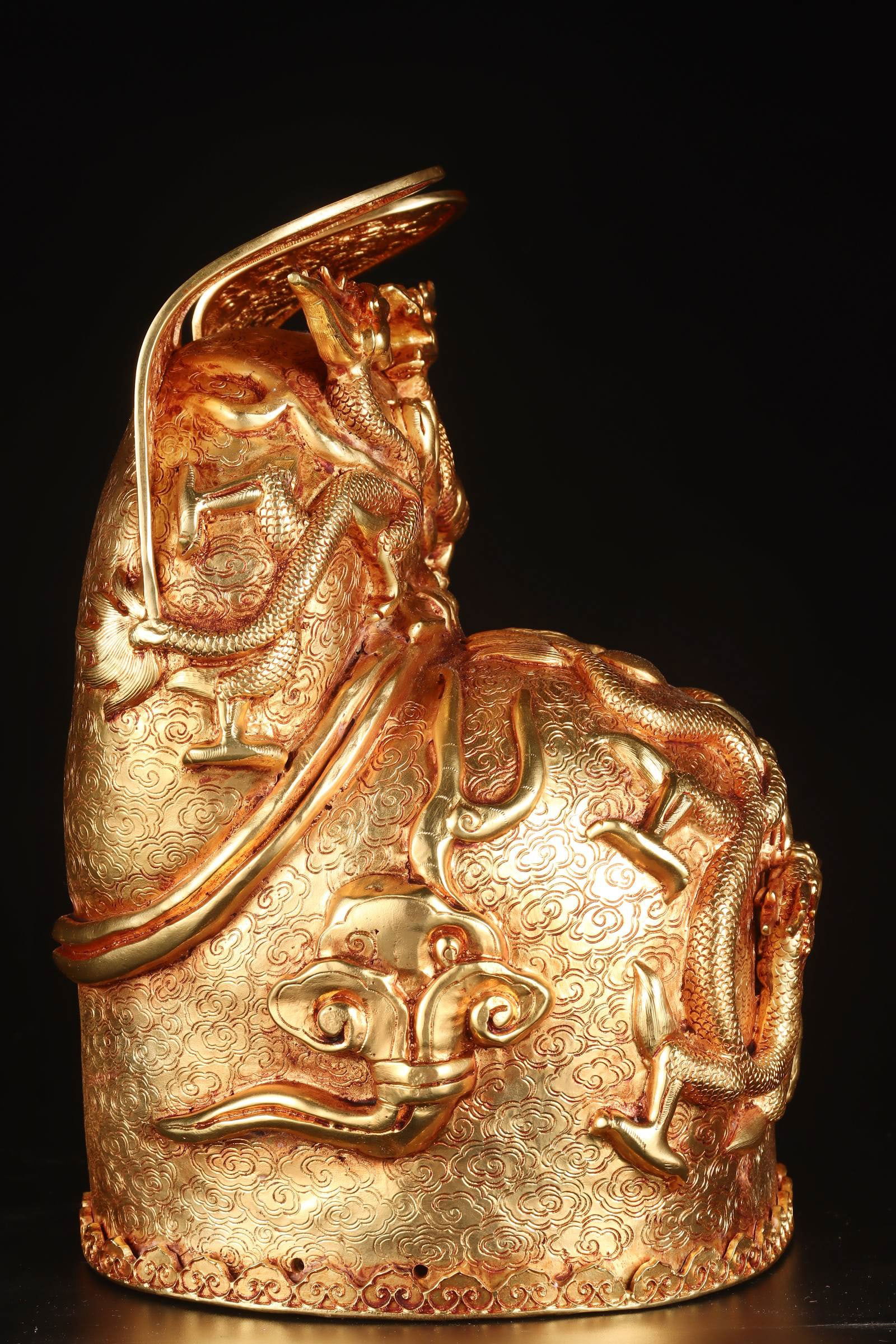 An Exquisite Gilt Bronze Auspicious Cloud and Dragon Pattern Hat - 7