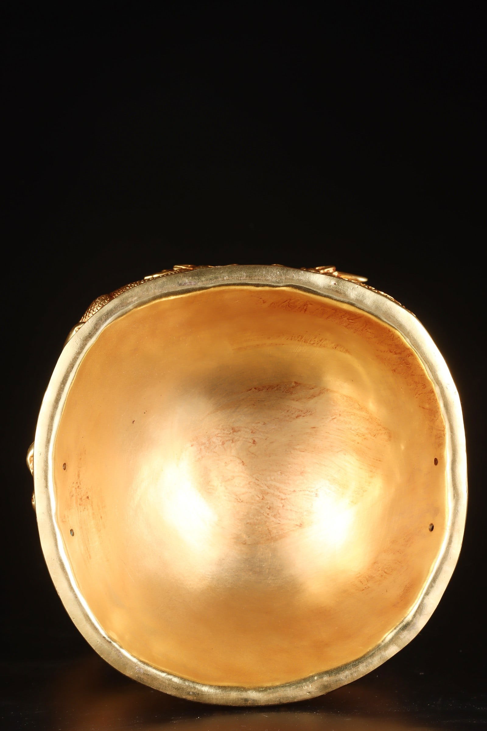 An Exquisite Gilt Bronze Auspicious Cloud and Dragon Pattern Hat - 9