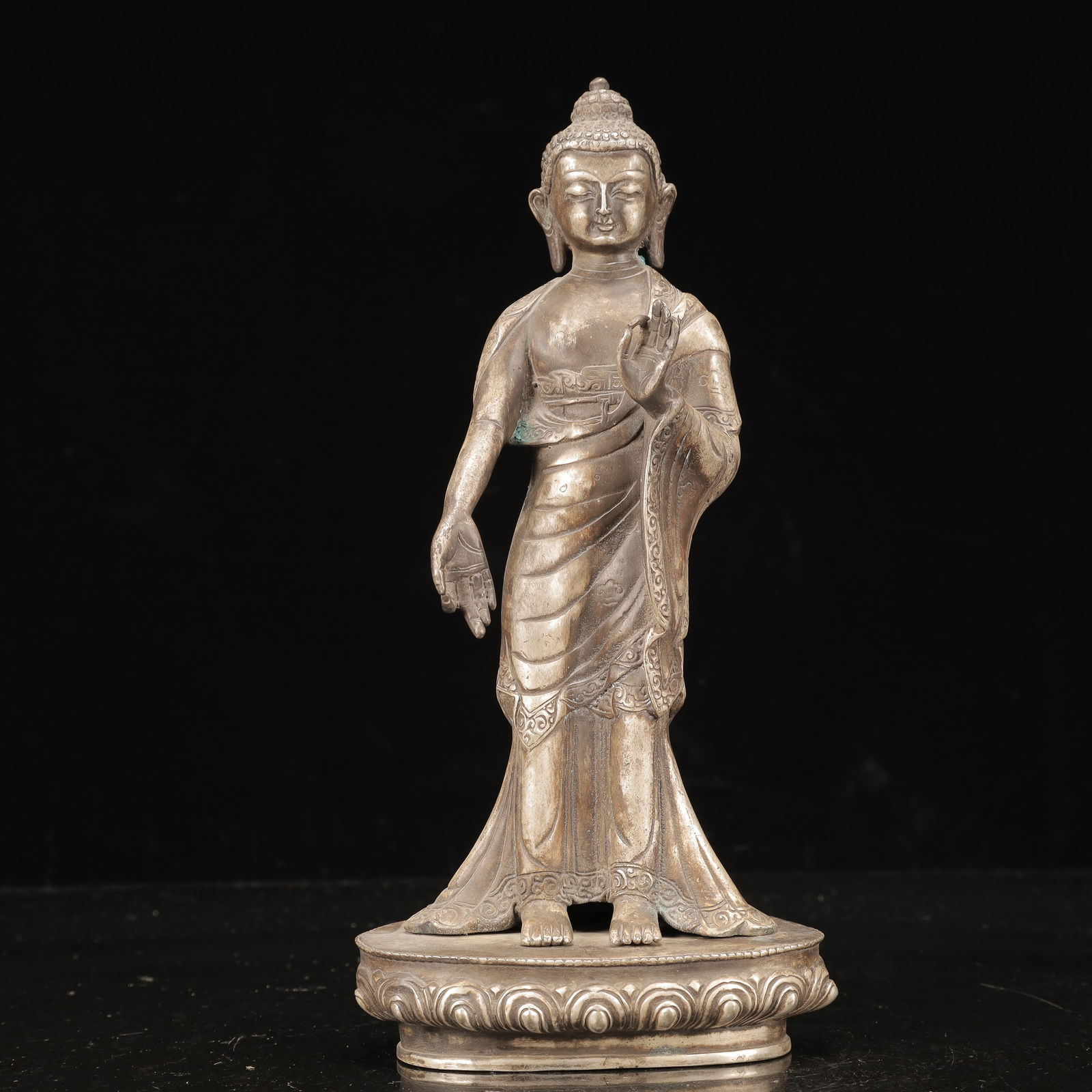 An Exquisite Silver Statue of Sakyamuni: An Exquisite Silver Statue of Sakyamuni,Qing Dynasty, China,Size:5.5inx3.5inx11in,Weight:1400g 银释迦摩尼像,中国清代