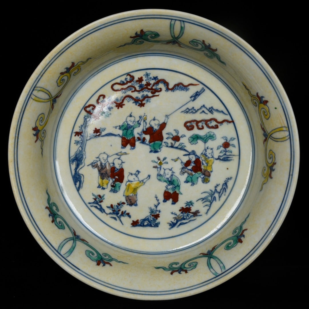 An Exquisite Doucai Character and Story Pattern Brush Washer: An Exquisite Doucai Character and Story Pattern Brush Washer,Ming Dynasty, China,Chenghua Six-character Mark,Size:2.6inx8.9in 
