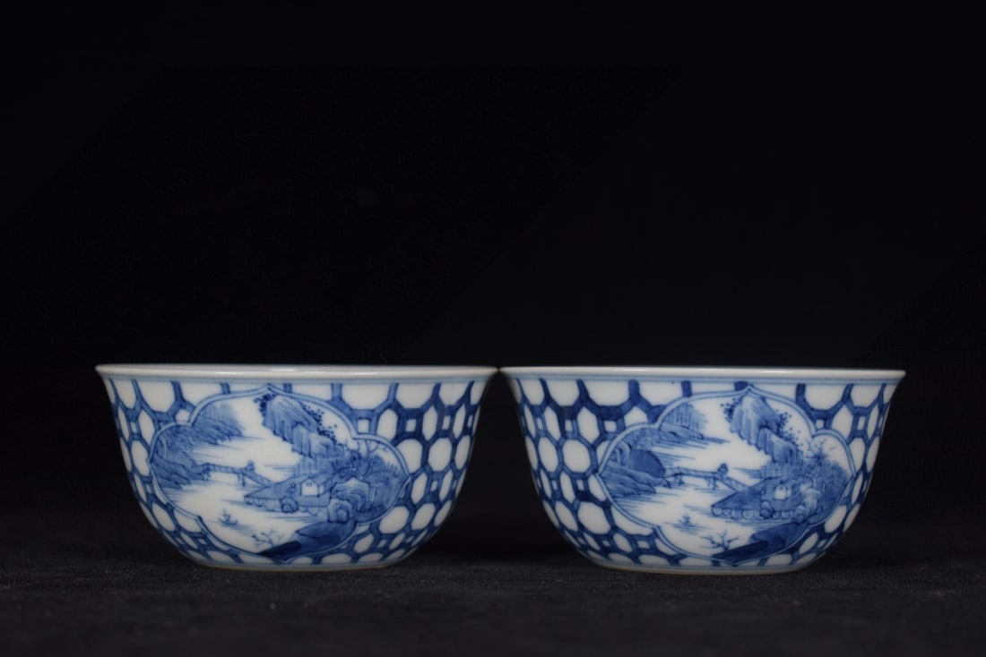 A Pair of Exquisite Blue and White Landscape and Figure Pattern Cups: A Pair of Exquisite Blue and White Landscape and Figure Pattern Cups,Qing Dynasty, China,Qianlong Six-character Mark,Size:1.8inx3.3in 一对青花山水人物&#