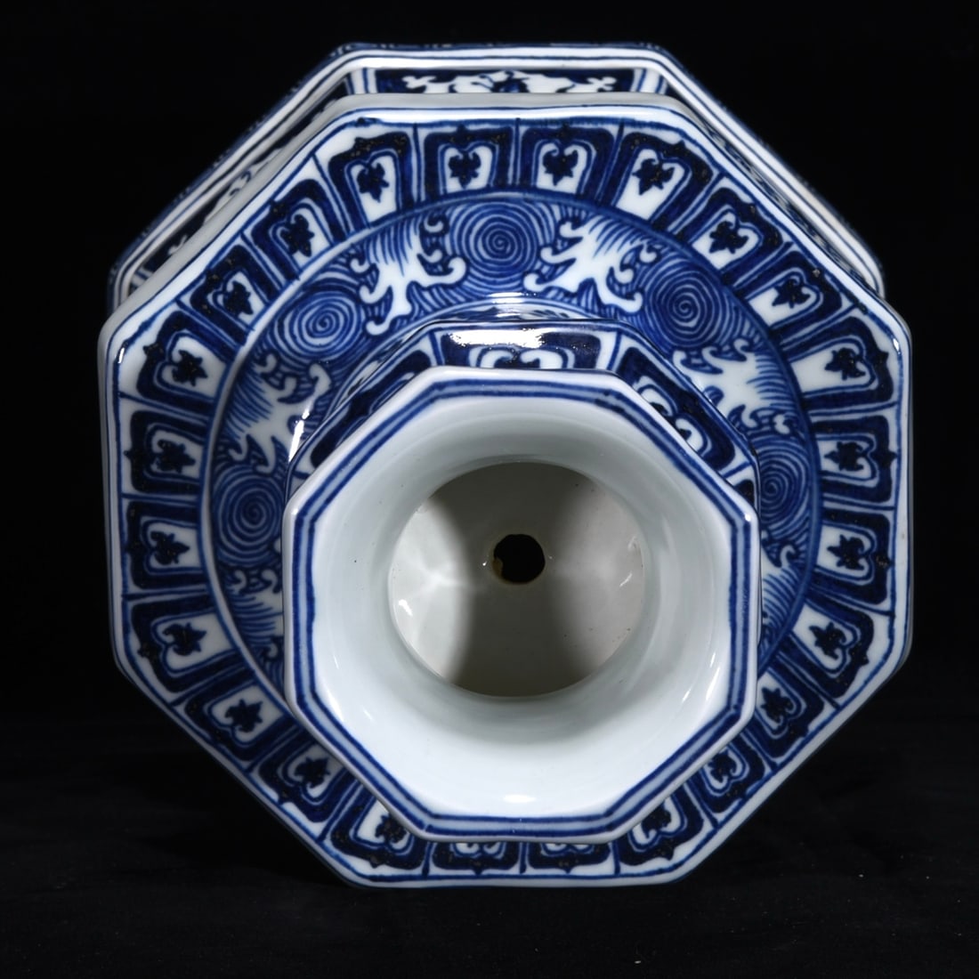 An Exquisite Blue and White Flower Pattern Candlestick - 7