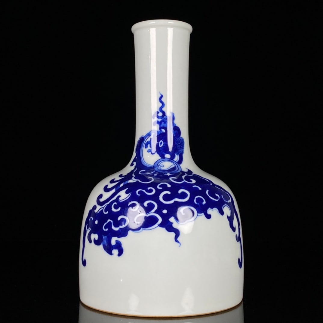 An Exquisite Blue and White Phoenix Pattern Vase: An Exquisite Blue and White Phoenix Pattern Vase,Qing Dynasty, China,Kangxi Six-character Mark,Size:6.9inx4.1in 