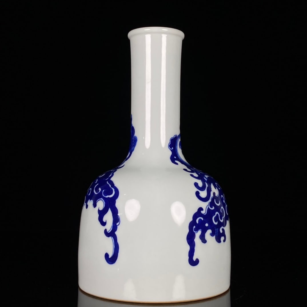 An Exquisite Blue and White Phoenix Pattern Vase - 2