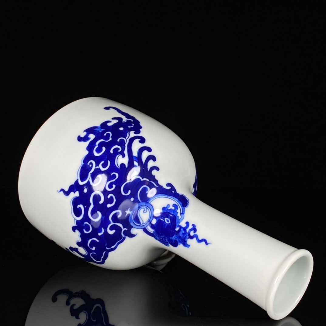 An Exquisite Blue and White Phoenix Pattern Vase - 5