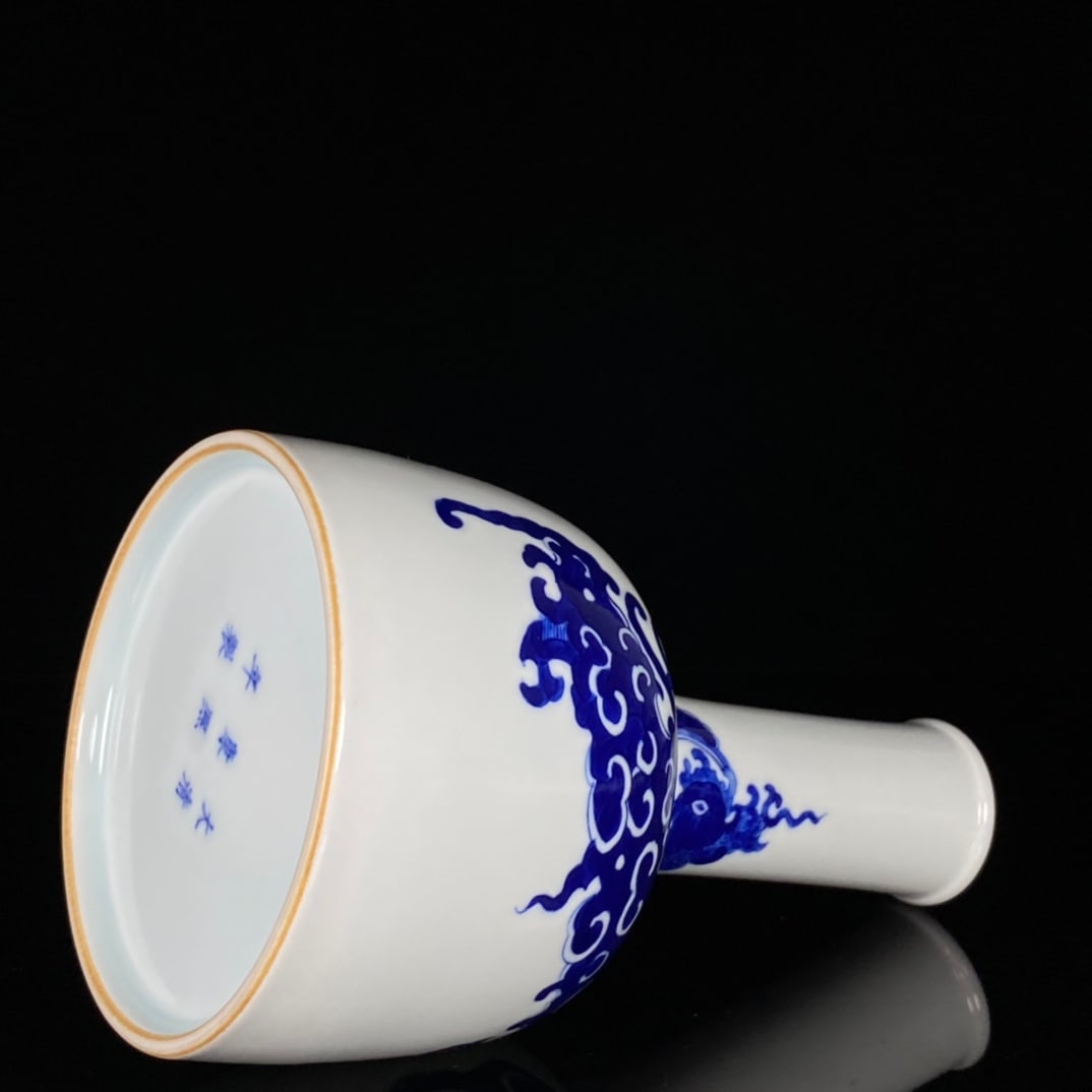 An Exquisite Blue and White Phoenix Pattern Vase - 6