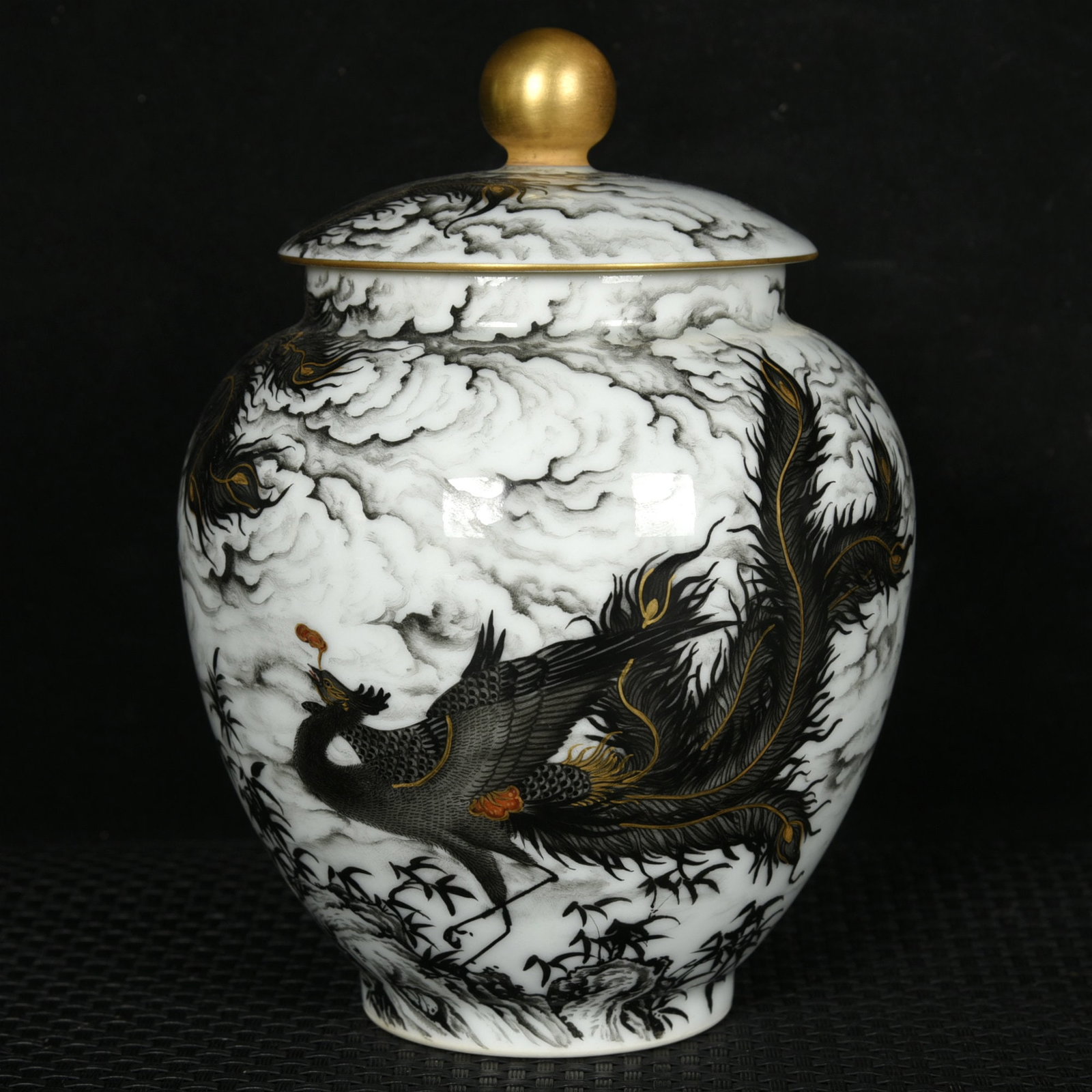 An Exquisite Ink Color Painted Gold Auspicious Cloud and Phoenix Pattern Cover Jar,With Poem: An Exquisite Ink Color Painted Gold Auspicious Cloud and Phoenix Pattern Cover Jar,With Poem,Qing Dynasty, China,Yongzheng Four-character Mark,Size:5.9inx4.7in 