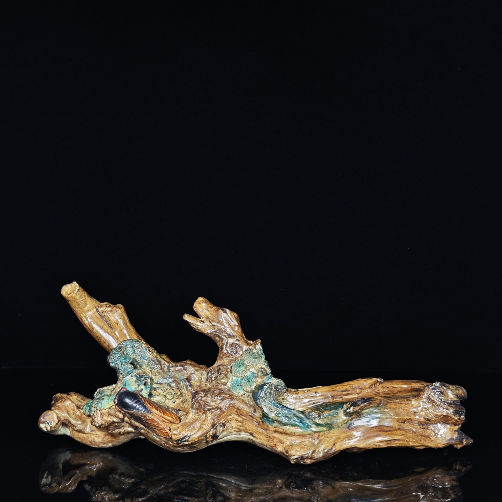 A Rare Biomimetic porcelain Cicada Pattern Brush Holder: A Rare Biomimetic porcelain Cicada Pattern Brush Holder,Qing Dynasty, China,With Mark,Size:4.9inx13.4in 