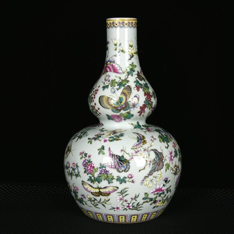An Exquisite Enamel Painted Gold Flower and Butterfly Pattern Gourd-Shaped Vase (1 of 9)