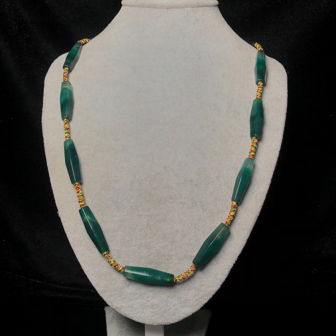 An Exquisite Agate Necklace - 9
