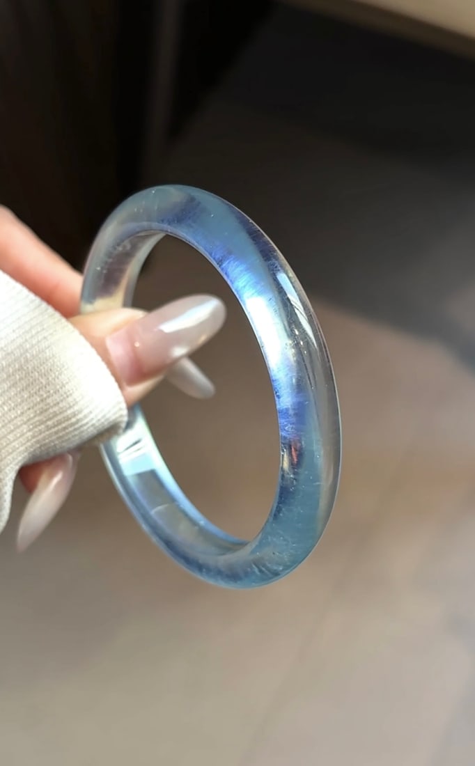 An Exquisite Aquamarine Bracelets: An Exquisite Aquamarine Bracelets,Size:59.8mmx10.6mmx8.2mm,Weight:39g 海蓝宝手镯