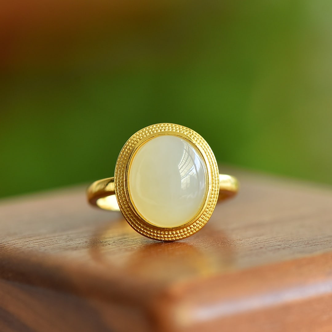 An Exquisite Sterling Silver-Gold Plated Inlaid White Jade Ring: An Exquisite Sterling Silver-Gold Plated Inlaid White Jade Ring,Size:10mmx12mm 纯银镀金镶白玉戒指