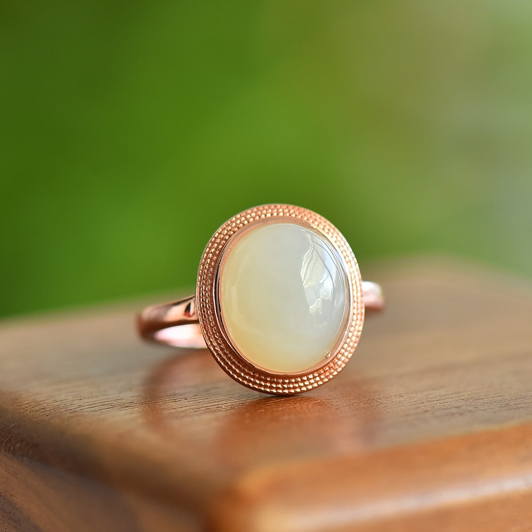 An Exquisite Sterling Silver-Gold Plated Inlaid White Jade Ring: An Exquisite Sterling Silver-Gold Plated Inlaid White Jade Ring,Size:10mmx12mm 纯银镀金镶白玉戒指