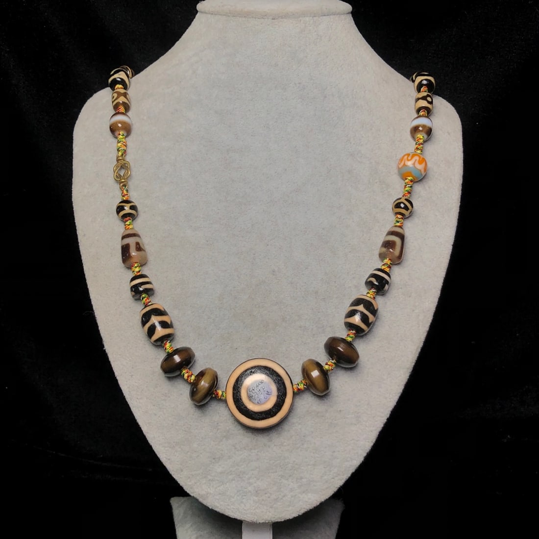 An Exquisite Dzi Bead Necklace - 9
