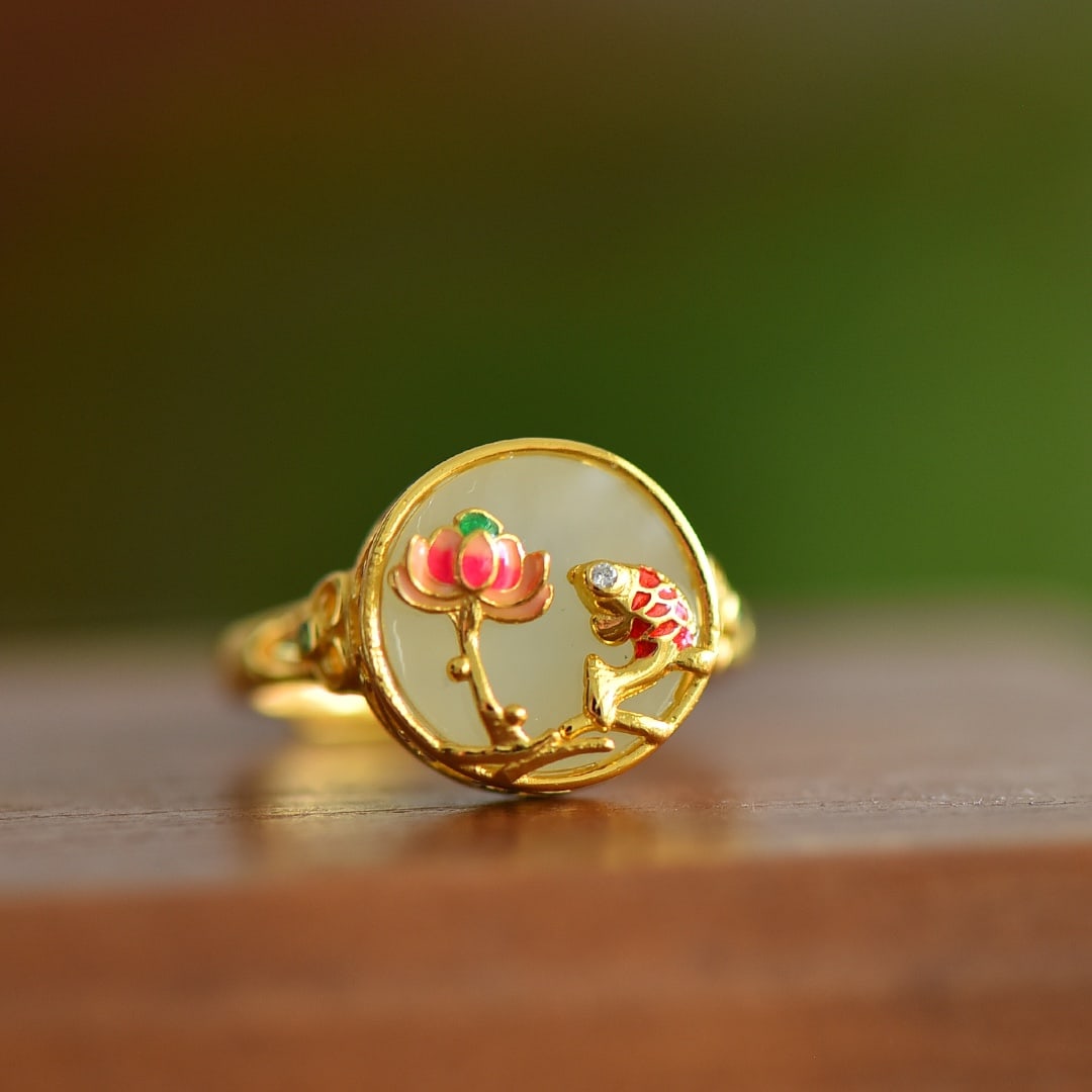 An Exquisite Sterling Silver-Gold Plated Inlaid White Jade Enamel Ring: An Exquisite Sterling Silver-Gold Plated Inlaid White Jade Enamel Ring,Size:12mmx12mm 纯银镀金镶白玉珐琅戒指