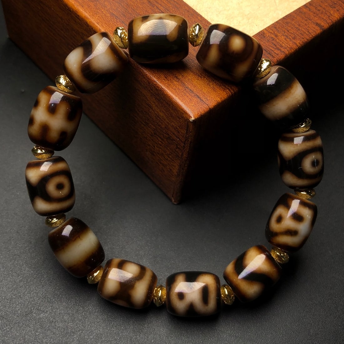 An Exquisite Dzi Bead Bracelets - 2