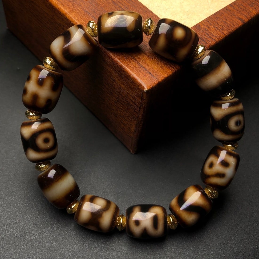 An Exquisite Dzi Bead Bracelets - 5