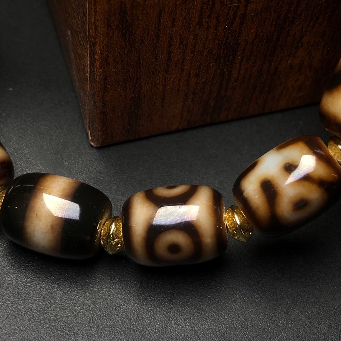 An Exquisite Dzi Bead Bracelets - 8