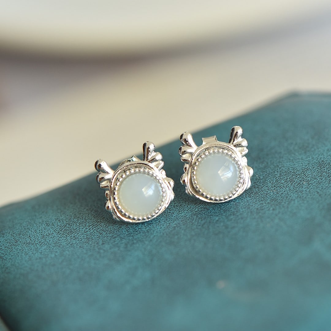 A Pair of Exquisite Sterling Silver Inlaid White Jade Earrings: A Pair of Exquisite Sterling Silver Inlaid White Jade Earring,Size:6mmx6mm 一对纯银镶白玉耳钉