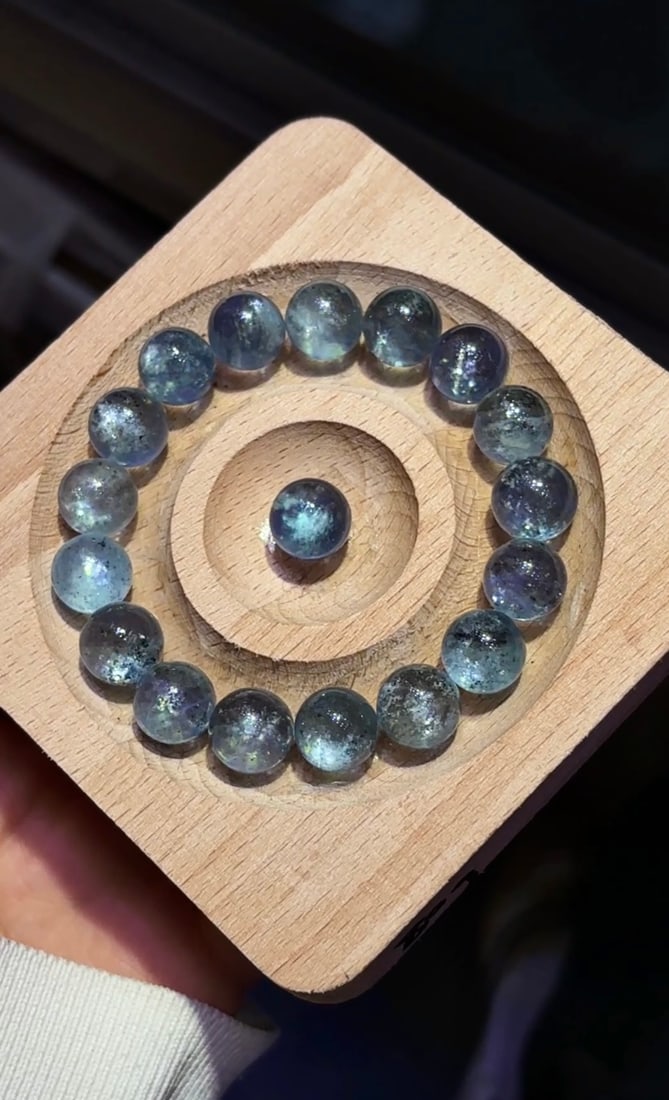 An Exquisite Aquamarine Bracelets: An Exquisite Aquamarine Bracelets,Size:11.1mm,Weight:35.6g 海蓝宝手串