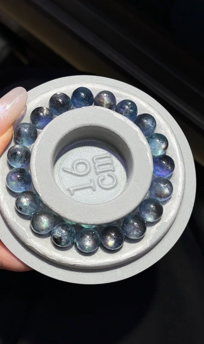 An Exquisite Aquamarine Bracelets: An Exquisite Aquamarine Bracelets,Size:10.mm,Weight:27.2g 海蓝宝手串