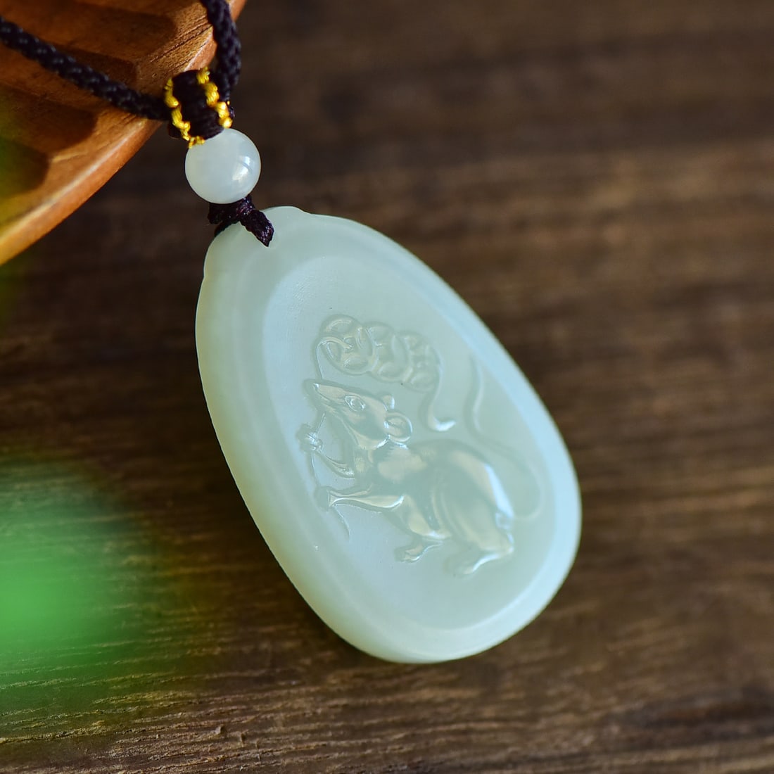 An Exquisite White Jade Mouse Pattern Pendant - 2