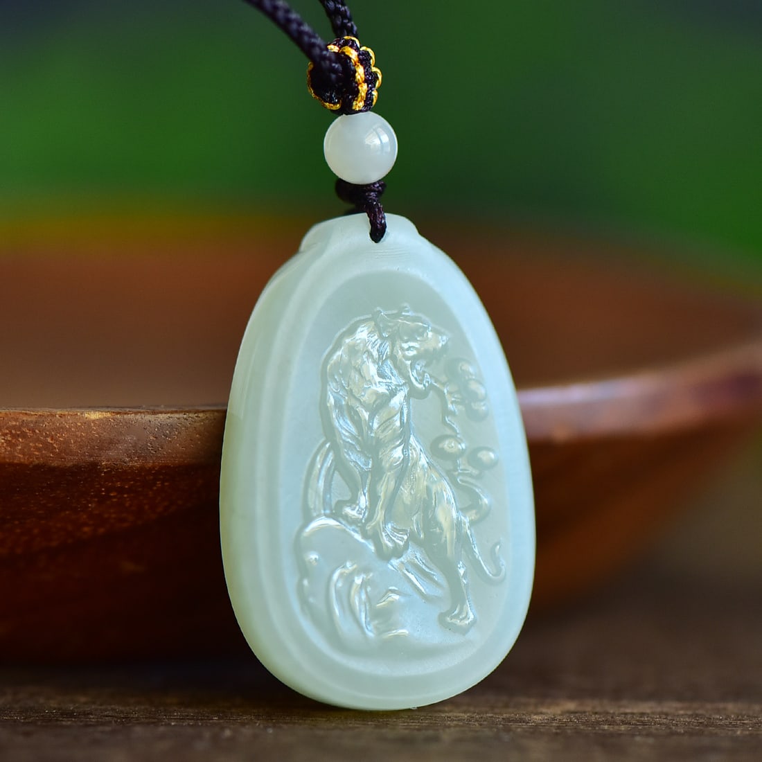 An Exquisite White Jade Tiger Pattern Pendant - 2