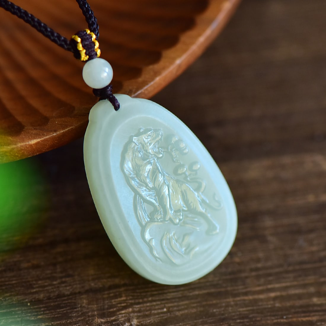 An Exquisite White Jade Tiger Pattern Pendant - 3