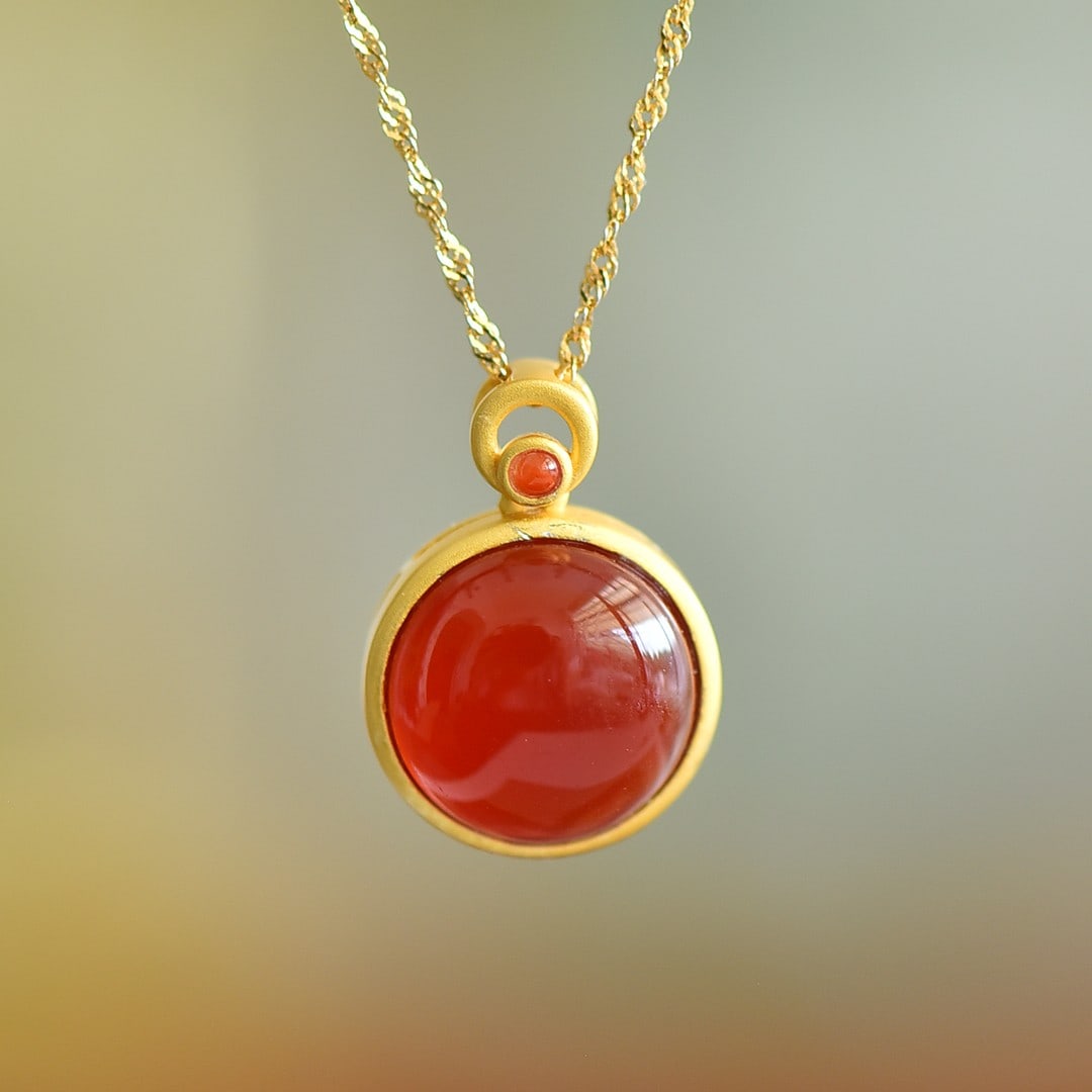 An Exquisite Sterling Silver-Gold Plated Inlaid Agate Pendant: An Exquisite Sterling Silver-Gold Plated Inlaid Agate Pendant,Size:14mmx14mm 纯银镀金镶玛瑙吊坠