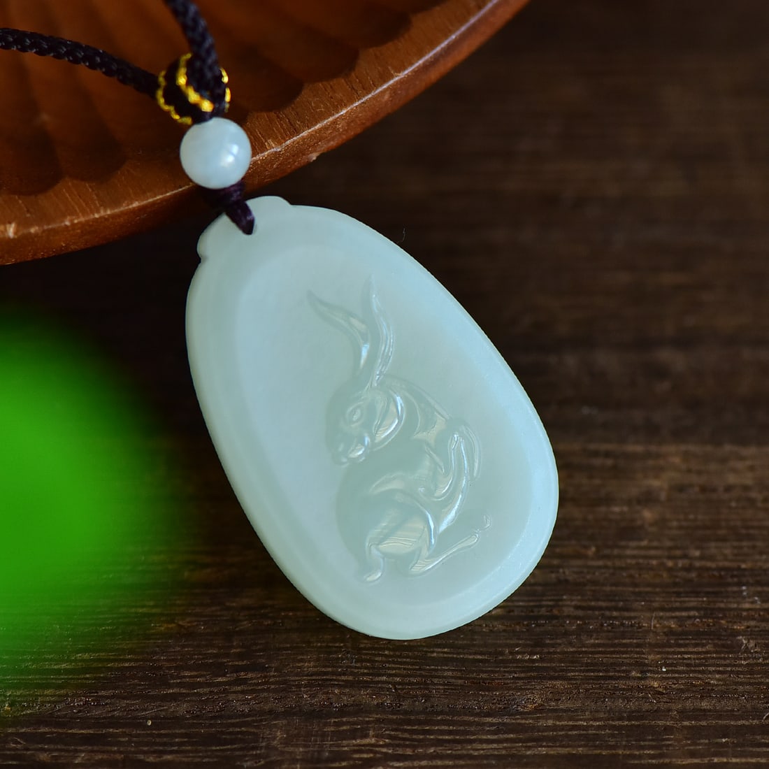 An Exquisite White Jade Rabbit Pattern Pendant - 2