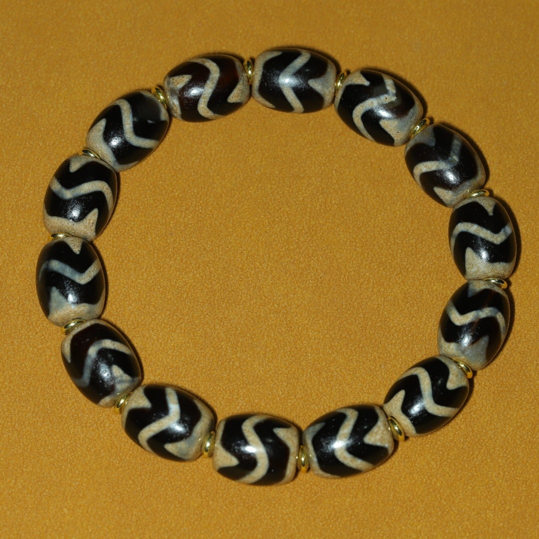 An Exquisite Dzi Bead Bracelets - 4