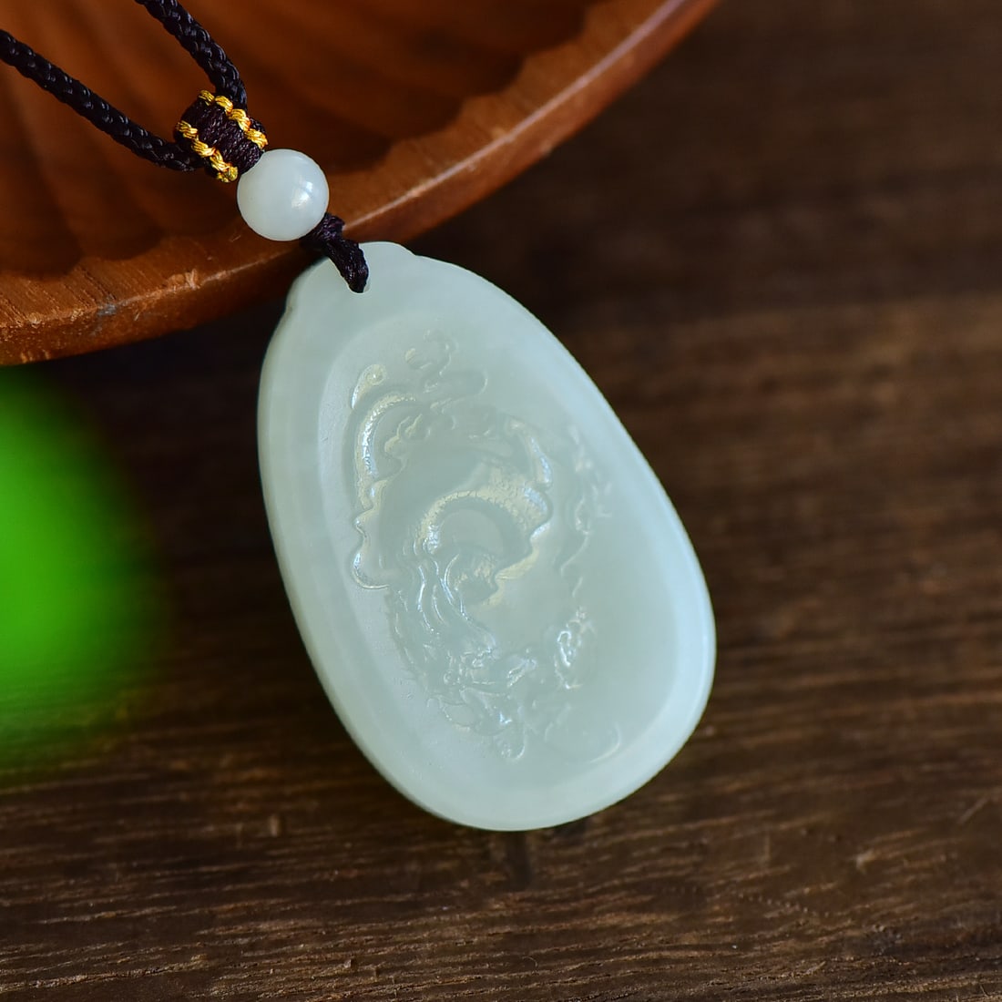 An Exquisite White Jade Dragon Pattern Pendant - 3