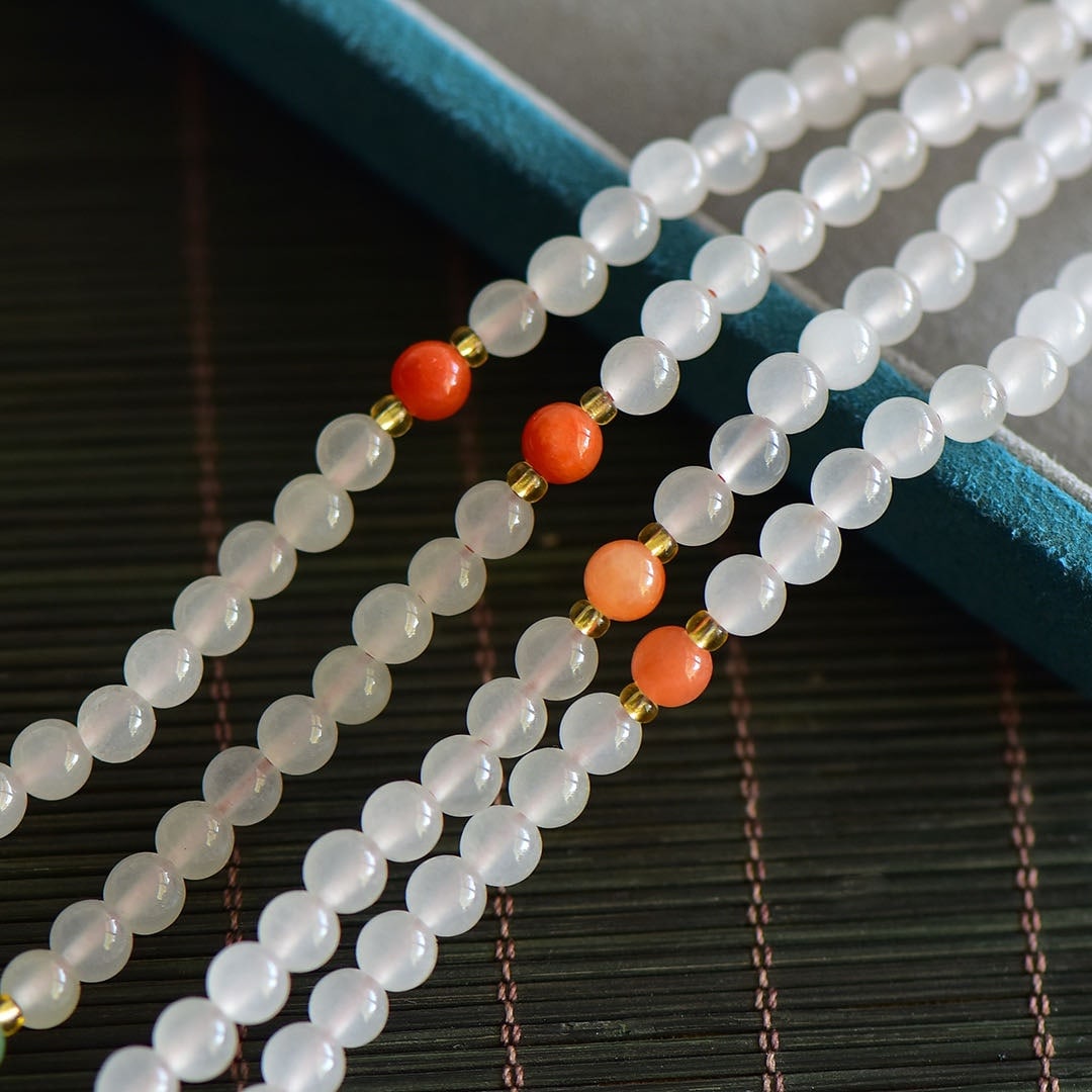 An Exquisite White Jade Necklace: An Exquisite White Jade Necklace,Size:6mm 