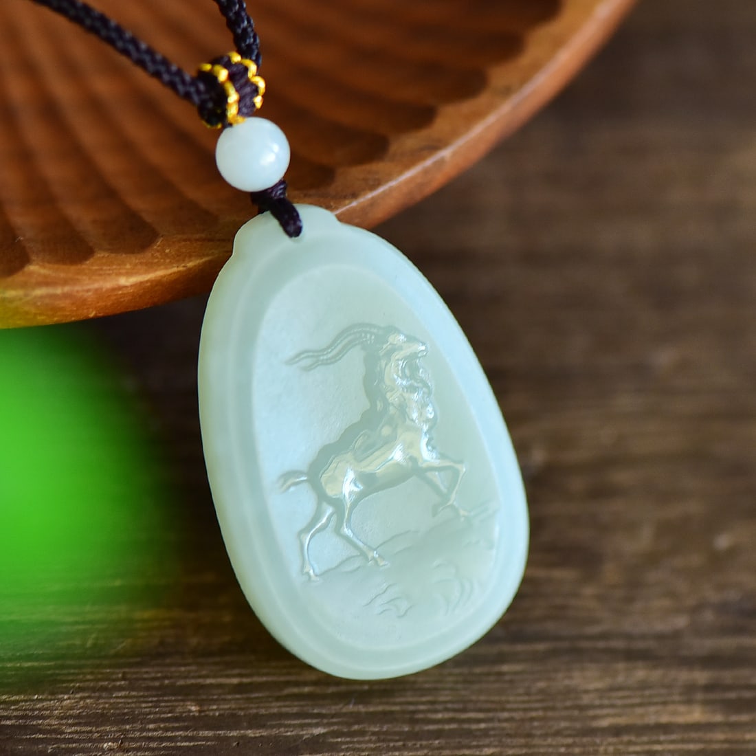 An Exquisite White Jade Sheep Pattern Pendant - 2