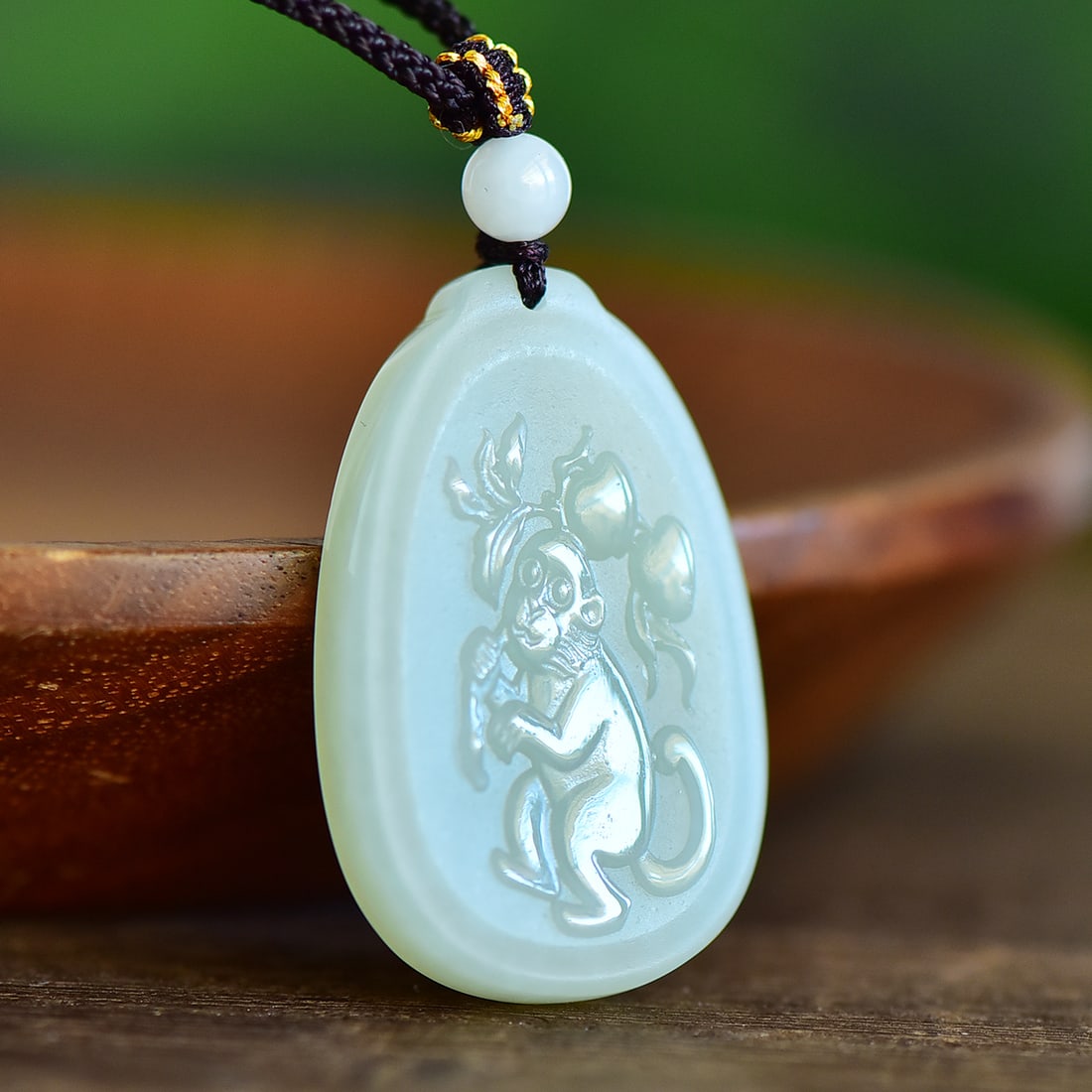 An Exquisite White Jade Monkey Pattern Pendant - 2
