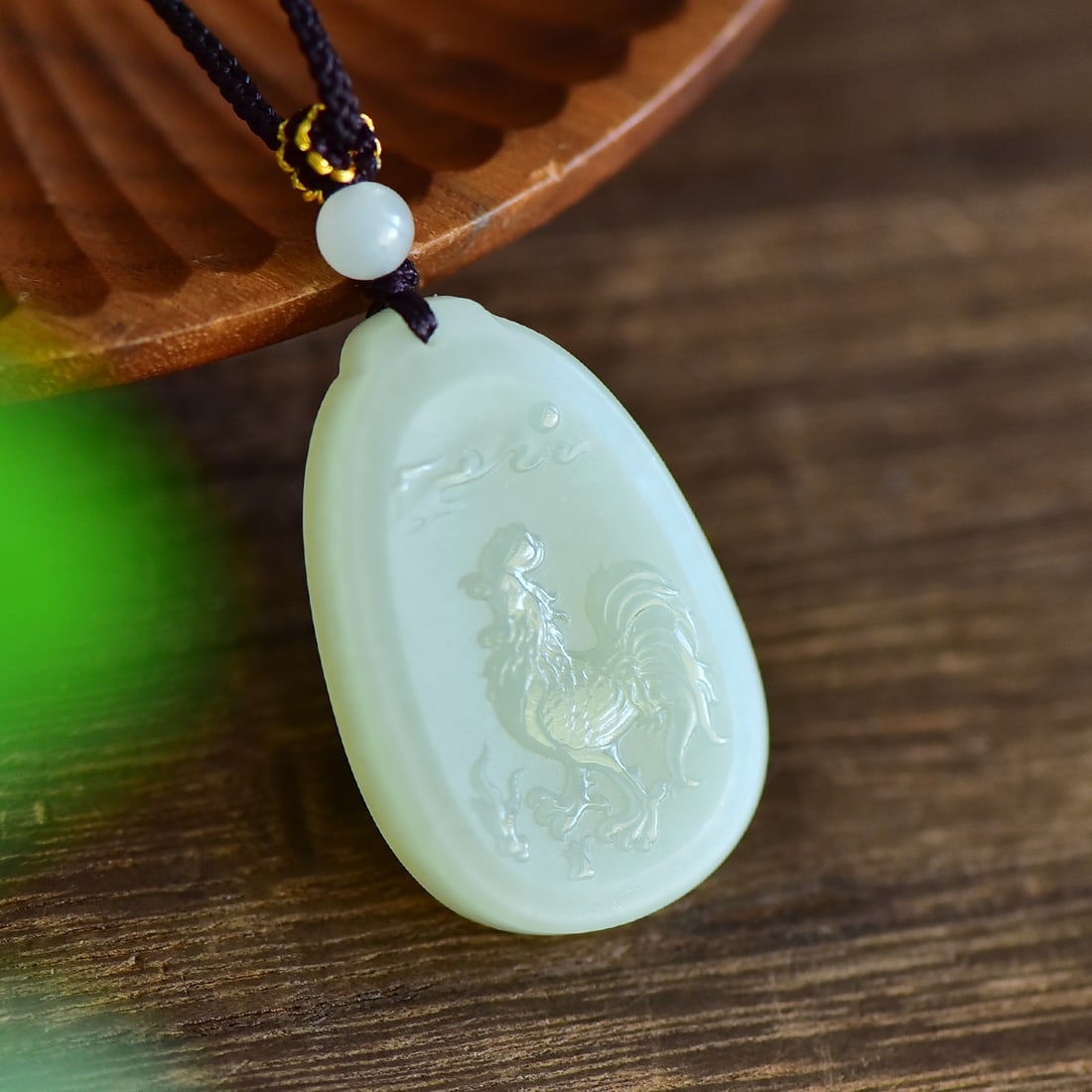 An Exquisite White Jade Rooster Pattern Pendant - 2