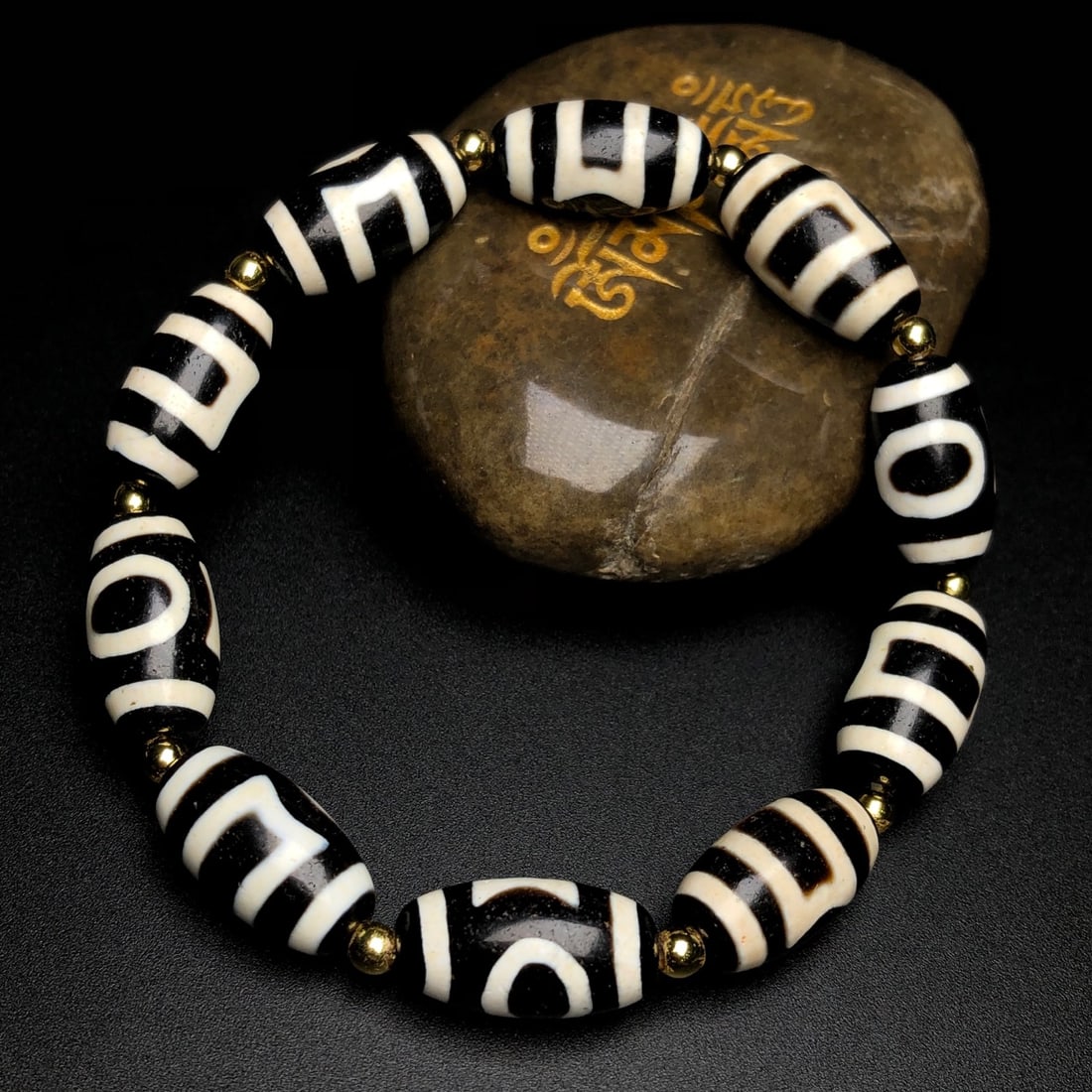 An Exquisite Dzi Bead Bracelets - 2