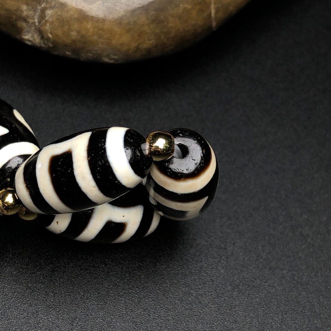 An Exquisite Dzi Bead Bracelets - 8