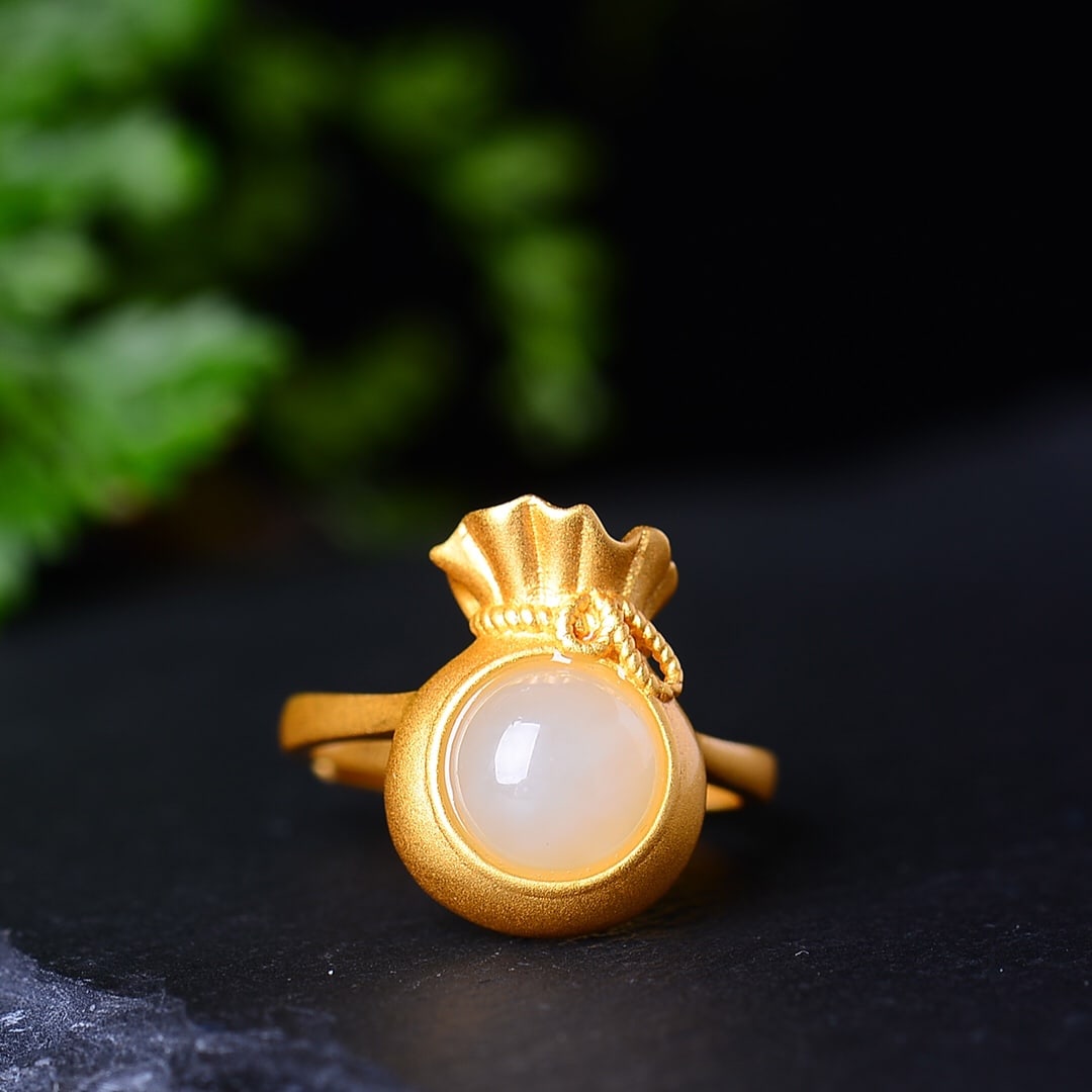 A Set of Fine Sterling Silver-Gold Plated Inlaid White Jade Jewelrys: A Set of Fine Sterling Silver-Gold Plated Inlaid White Jade Jewelrys,Size:(Ring)8mmx8mm,(Earrings)6mmx6mm,(Pendant)10mmx10mm,(Bracelet)8mmx8mm 