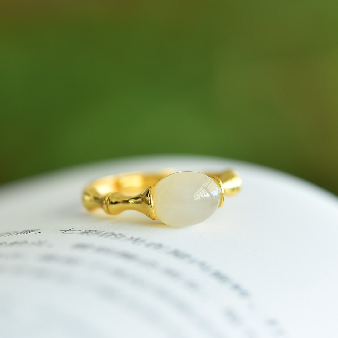 An Exquisite Sterling Silver-Gold Plated Inlaid White Jade Ring: An Exquisite Sterling Silver-Gold Plated Inlaid White Jade Ring, 纯银镀金镶白玉戒指
