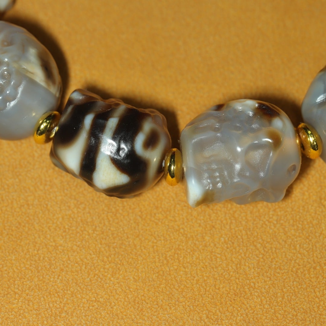 An Exquisite Dzi Bead Human-face Pattern Bracelets - 6
