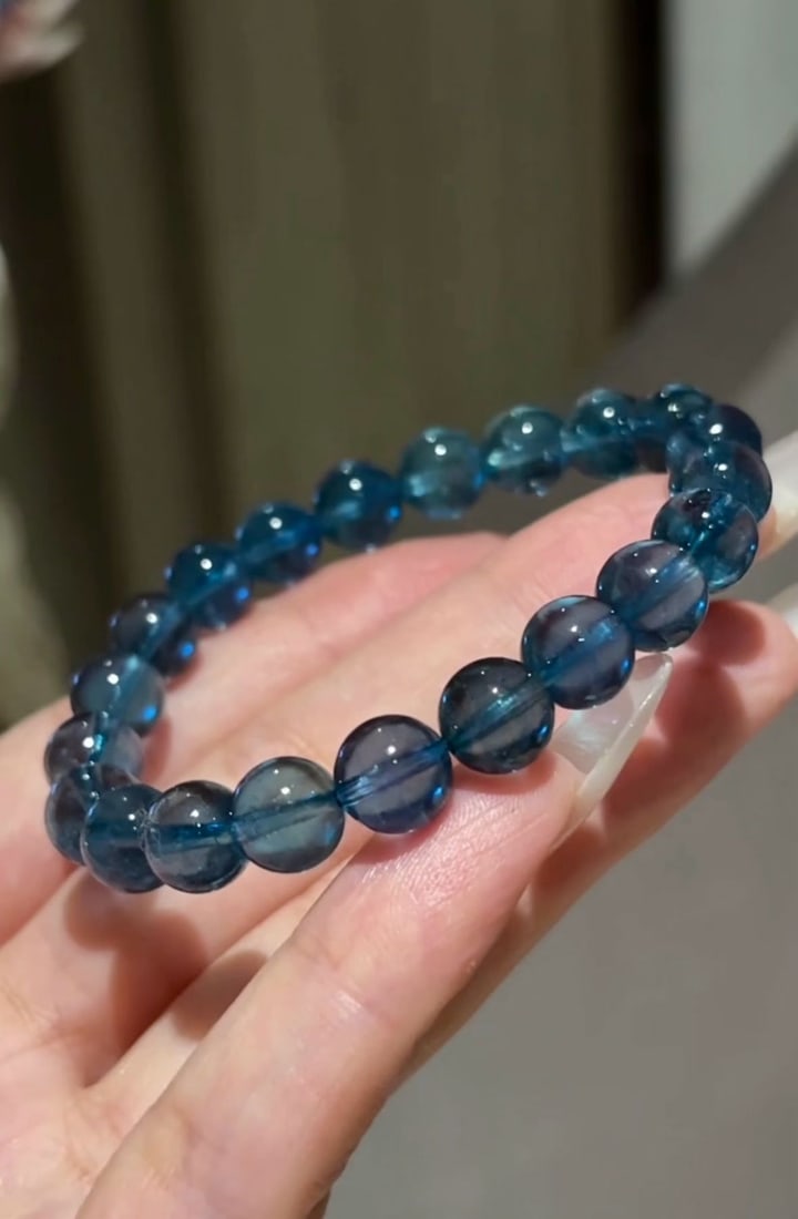 An Exquisite Aquamarine Bracelets: An Exquisite Aquamarine Bracelets,Size:8.7mm,Weight:19.2g 海蓝宝手串