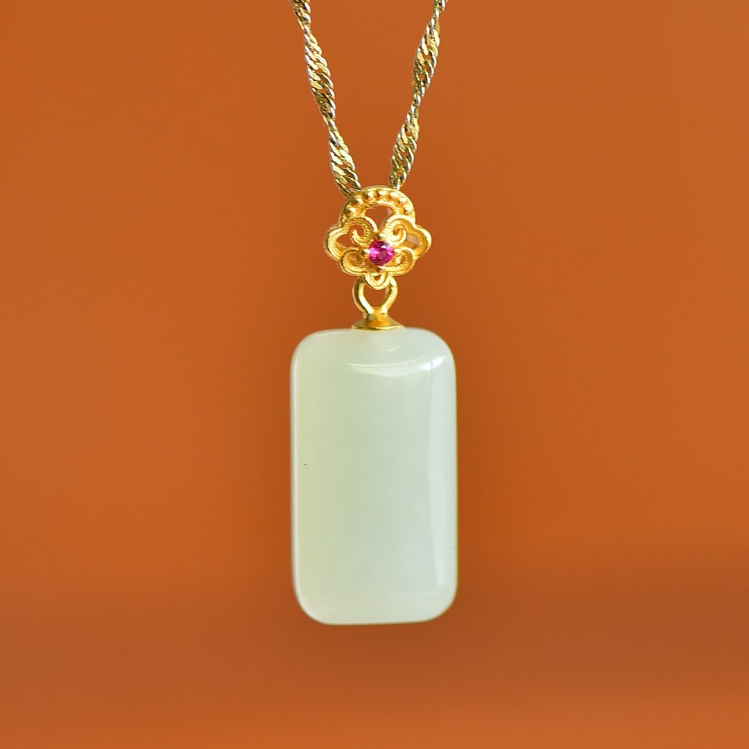 An Exquisite Sterling Silver-Gold Plated Inlaid White Jade Pendant: An Exquisite Sterling Silver-Gold Plated Inlaid White Jade Pendant,Size: 10mmx18mm 纯银镀金镶白玉吊坠