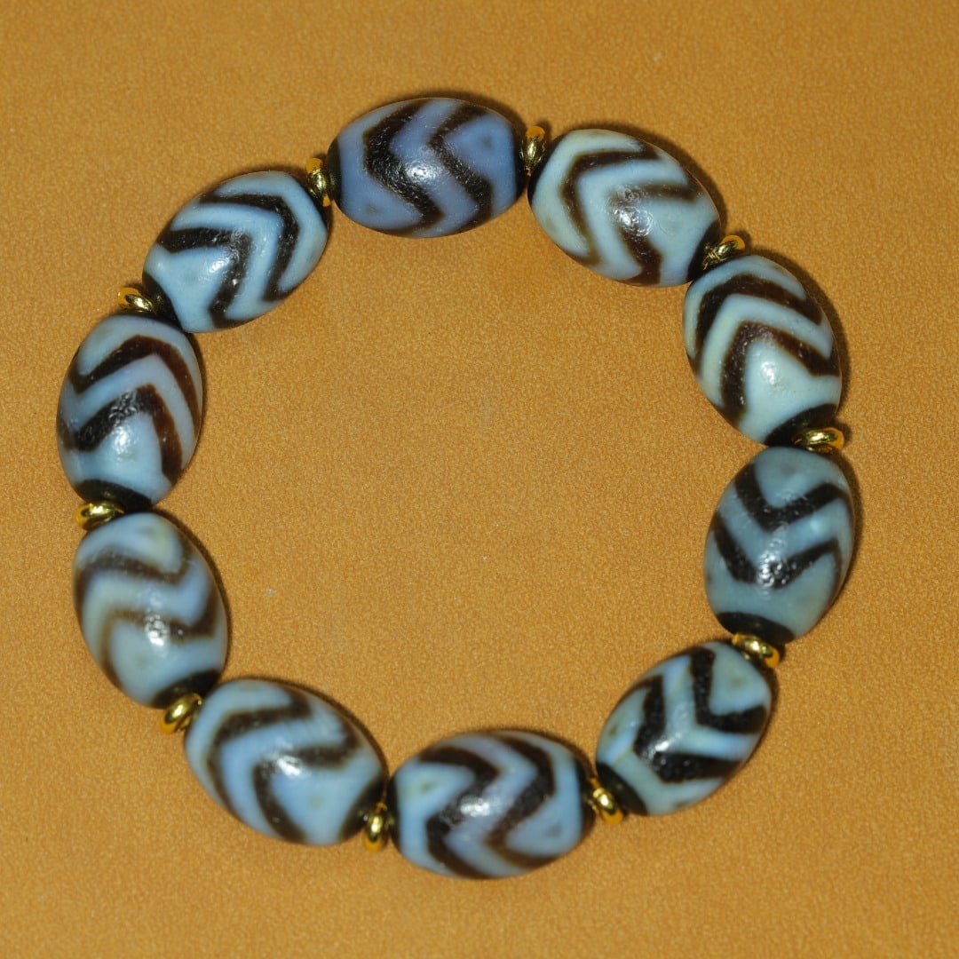 An Exquisite Dzi Bead Bracelets - 2
