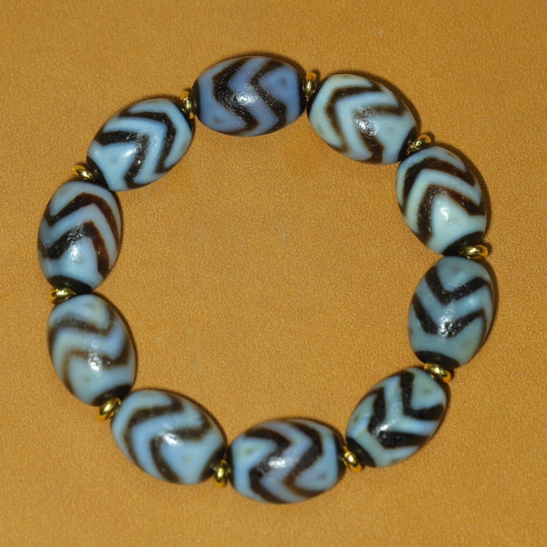 An Exquisite Dzi Bead Bracelets - 4