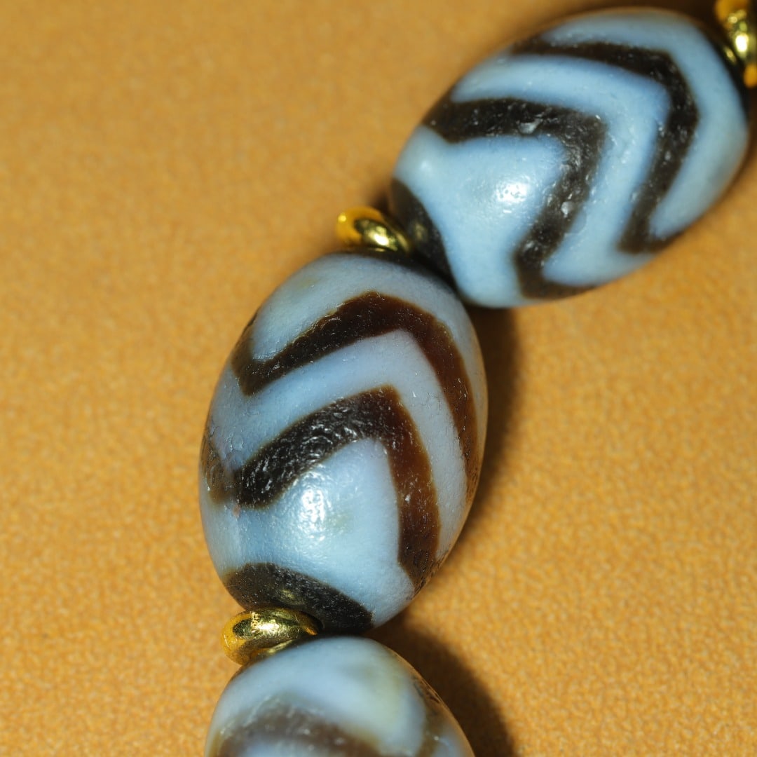 An Exquisite Dzi Bead Bracelets - 7