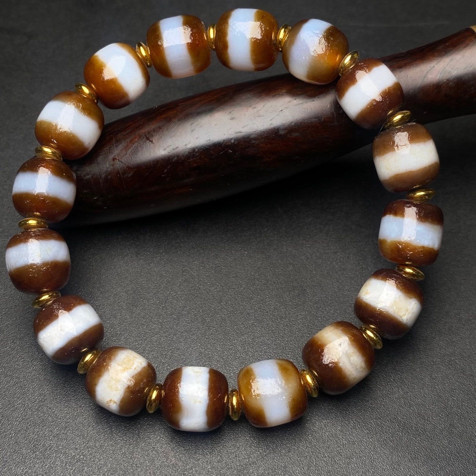 An Exquisite Agate Bracelets - 5